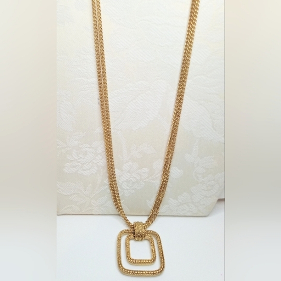 Monet Necklace 1970's Chunky Double Square Pendant Gold Tone Double Chain RARE - Picture 2 of 7